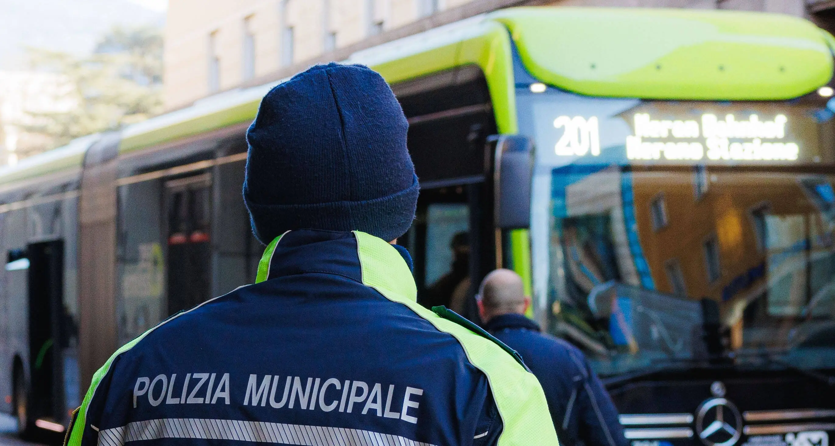 Sicurezza sui mezzi SASA: nuovi controlli con la Polizia Locale