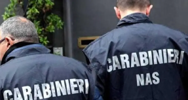 Pratica l'agopuntura, ma è abusivo