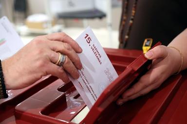 Exit poll Lettonia, 'partito del premier Kulbergs in testa col 35,6% dei consensi'