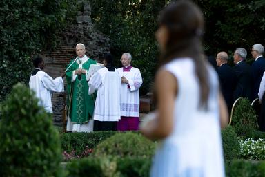 Il Papa, non è tardi per la conversione ecologica, riconoscere gli errori