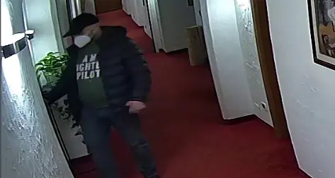 Furti nelle camere d’albergo a Brunico, ladri smascherati dalle telecamere