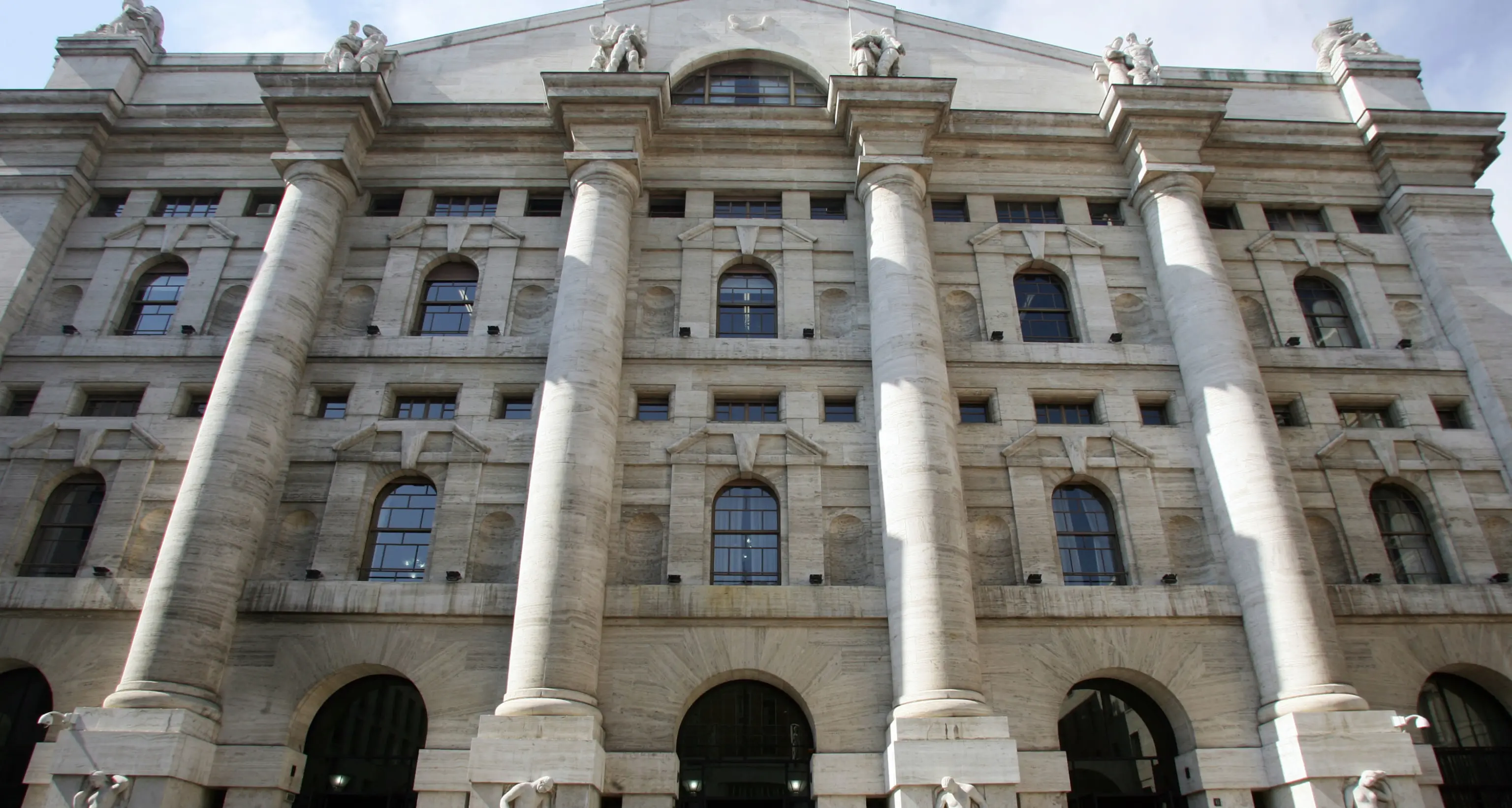 Borsa: Milano solida con l'Europa segna il nuovo record, bene il Banco Bpm
