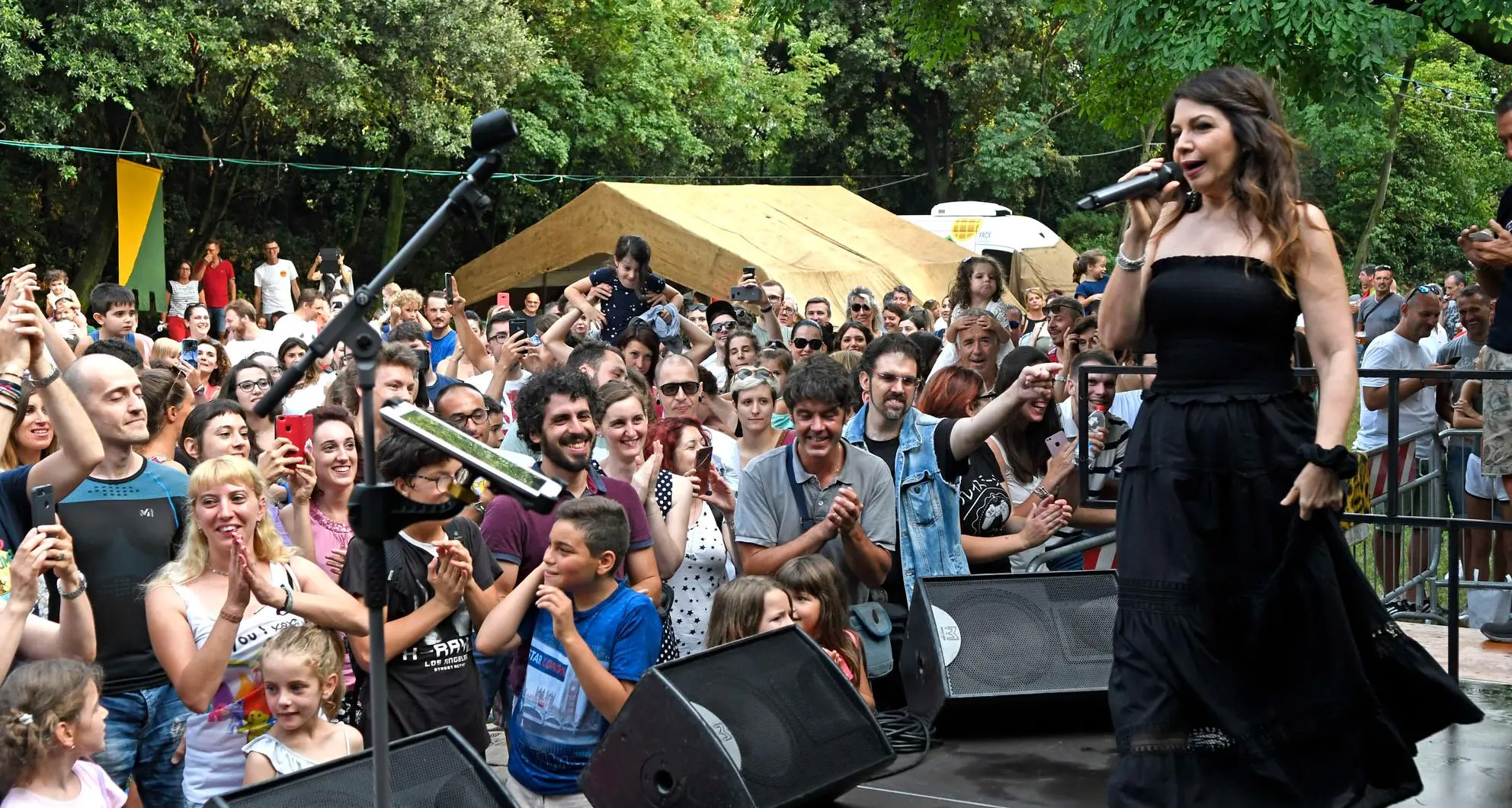Cristina D’Avena fa sognare Bolzano con le sue canzoni senza tempo