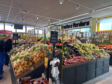 Sospesa la protesta dei Tir, frutta e verdura tornano nei supermercati in Calabria
