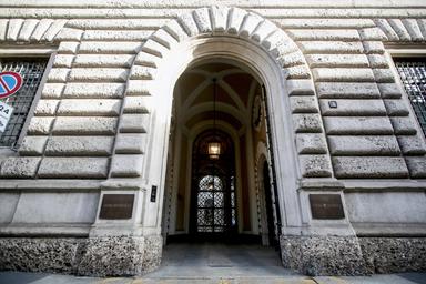 Intesa, le due offerte di Mps complesse e di difficile valutazione per i soci