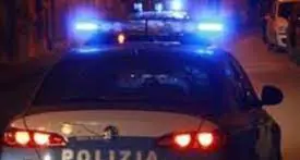 Bolzano, prende a martellate distributore automatico vicino alla Questura: arrestato