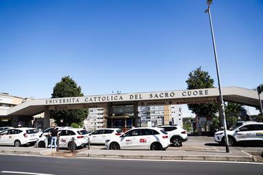 Un tumore spinale al settimo mese di gravidanza,salve donna operata al Gemelli e bimba