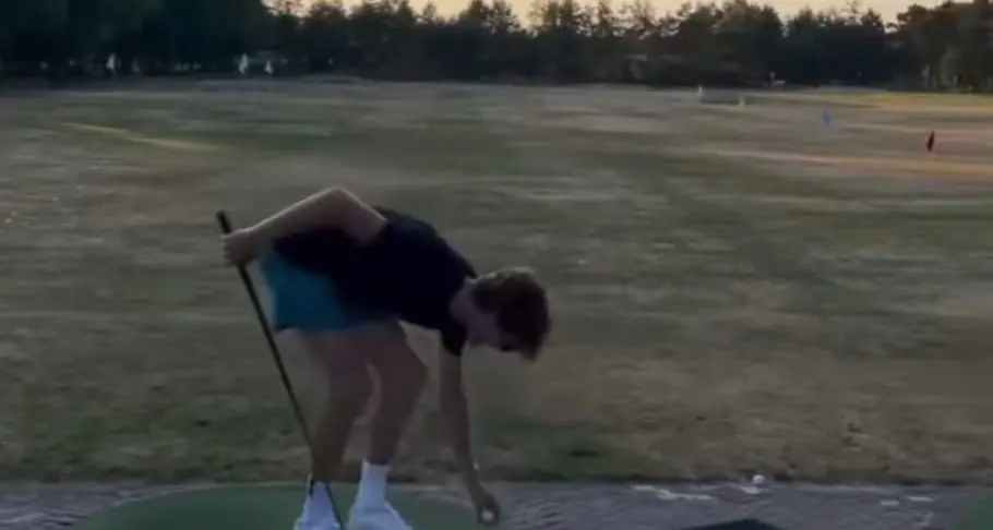 Sinner, dopo i trionfi è tempo di vacanze: risate con il papà sul campo da golf
