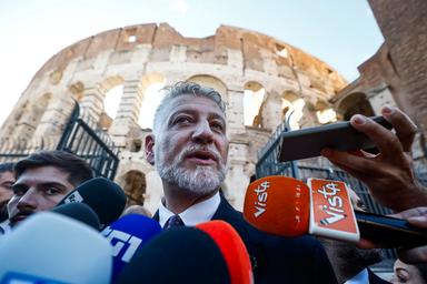 Giuli annuncia la riapertura del Colosseo, sindacati all'attacco sui subappalti