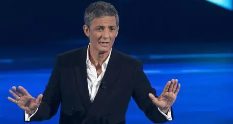 Fiorello attacca i Mondiali in Qatar: «Tutti via, calpesta i diritti umani»