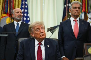 Trump minaccia di annientare l'Iran, 'colpiremo duro se risponde'