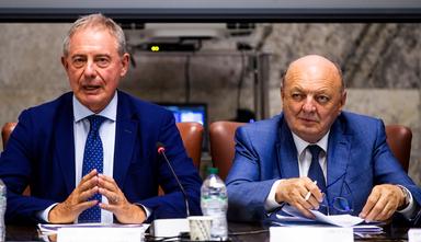 Urso e Pichetto convocano operatori raffinerie, aumentare la produzione