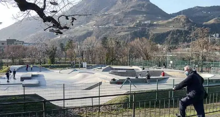 Bolzano, dopo le maximulte e le proteste il Comune riapre lo skatepark del Talvera