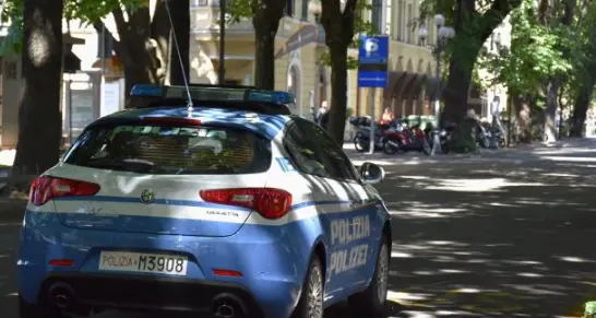Massacra di botte l’ex marito e cerca di strangolare la sua “rivale”: arrestata 38enne bolzanina