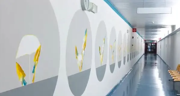 Bolzano, sulla parete del nuovo ospedale un murales “animato” di 40 metri