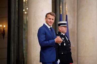 Macron, 'vorrei entro 10 anni il primo viaggio spaziale europeo con astronauti'