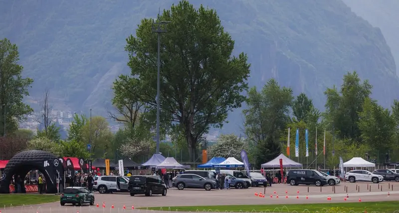 Bolzano, oltre mille persone alla giornata della mobilità elettrica al Safety Park: tutti pazzi per i veicoli green