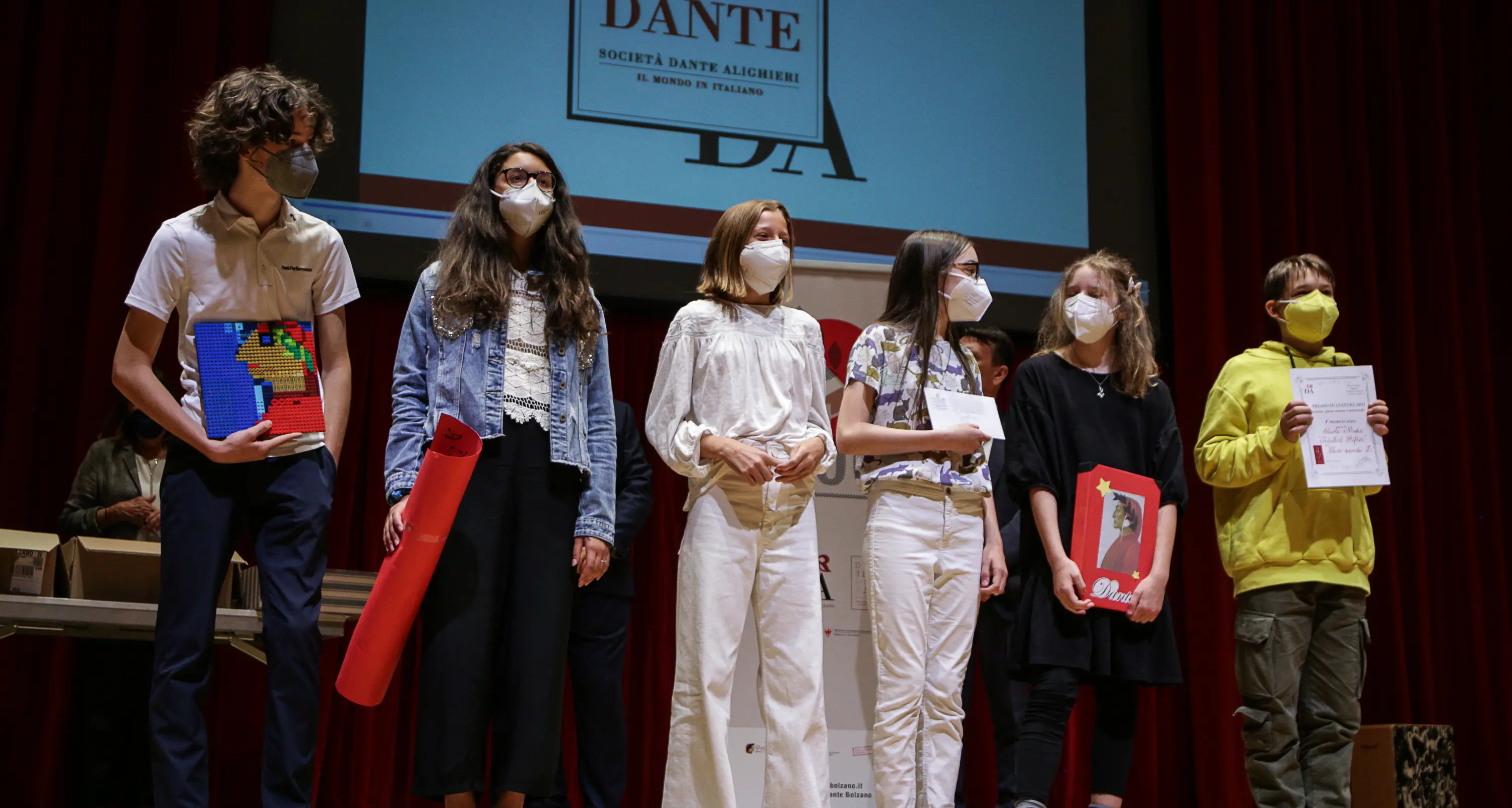 Dante batte anche il Covid e premia i giovani talenti delle scuole altoatesine