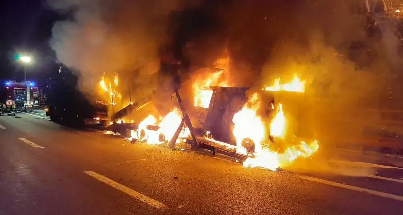 Prende fuoco il suo furgone: a Lana muore carbonizzato un uomo di 60 anni