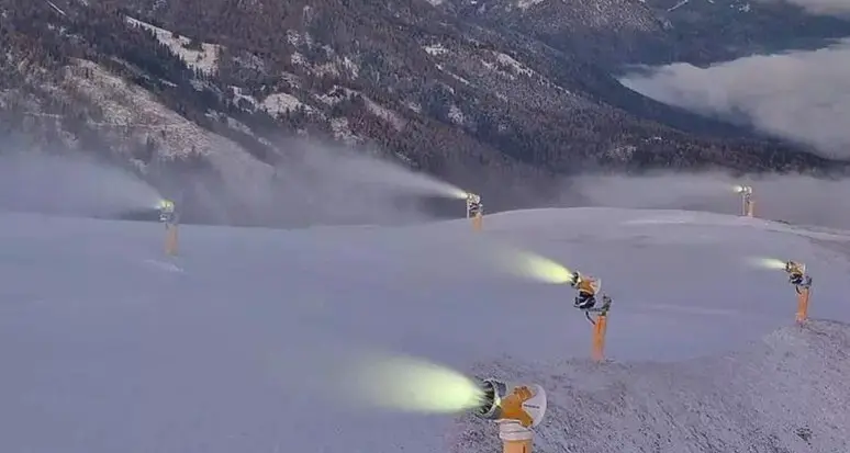 Temperature in picchiata: sulle Dolomiti i cannoni sparaneve lavorano a pieno regime
