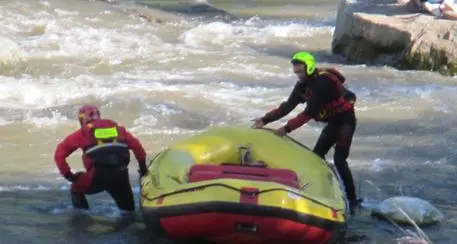 Brunico, rischia di affogare nel torrente Aurino: persona recuperata in gravi condizioni
