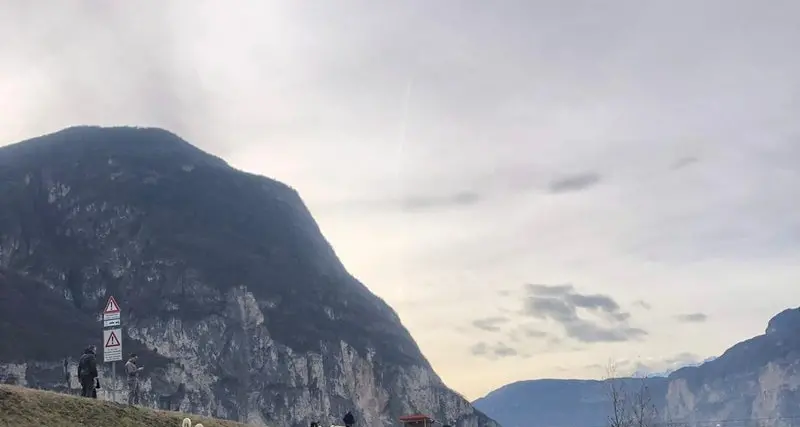 Laureata-pastora, la giovane che cura gli argini con le pecore
