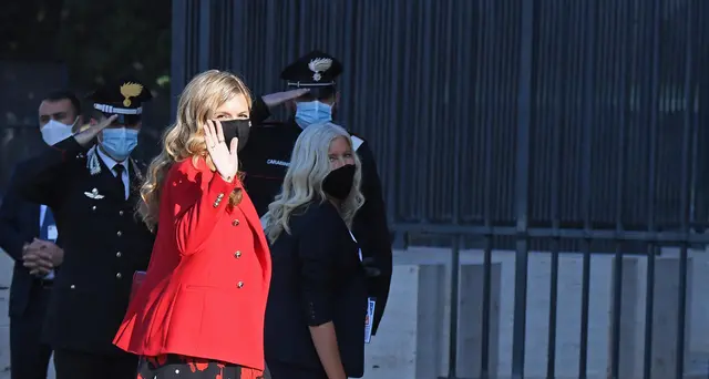 G20: Carrie Johnson al Colosseo con un blazer di Zara