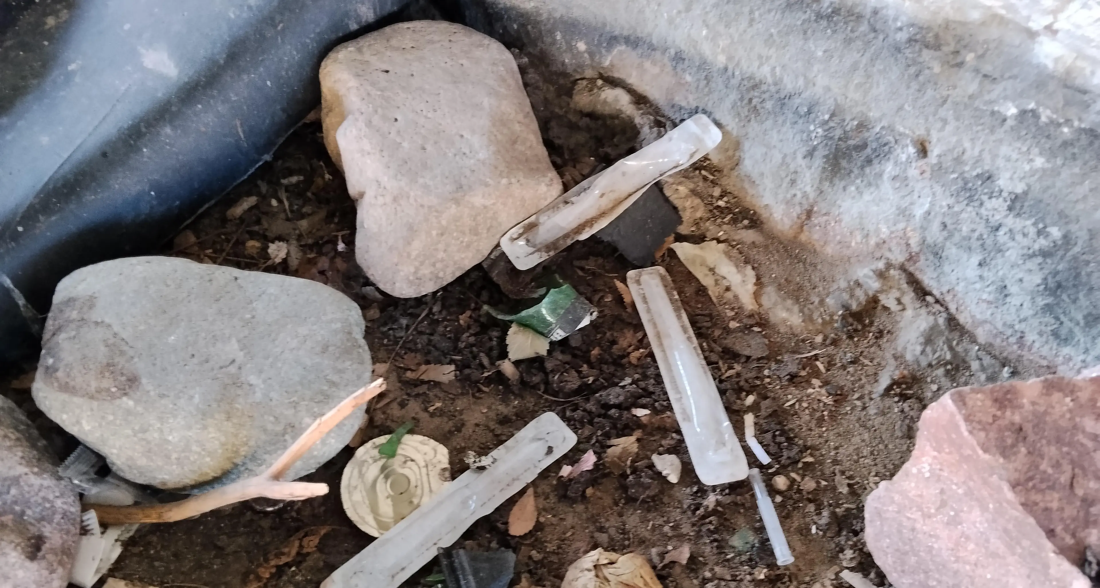 Cocaina iniettata: siringhe abbandonate e un fenomeno in crescita