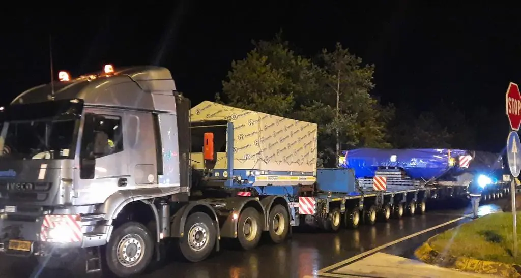 Trasporto eccezionale in A22 per il Bbt, la fresa Tbm arriva a Bressanone ‘in 2 pezzi’ da 200 tonnellate