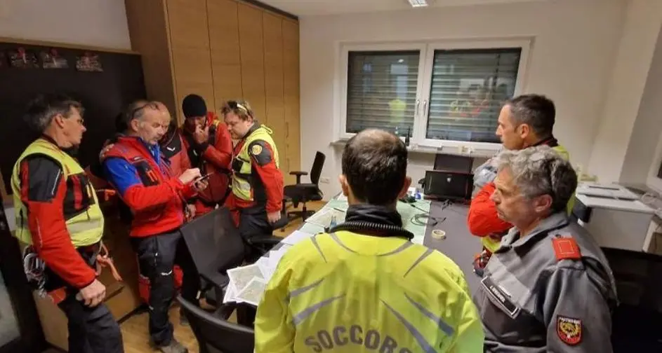 Trovato morto in fondo a un canalone dopo ore di ricerche: Daniel Fischer, 20 anni di Parcines, era operaio forestale