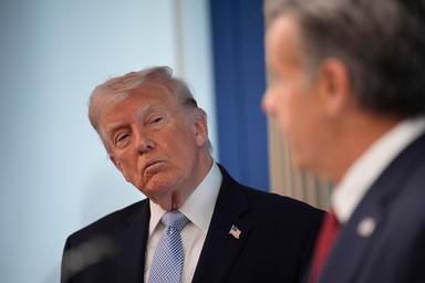 Media, Trump furioso, potrebbe interrompere intelligence con Kiev