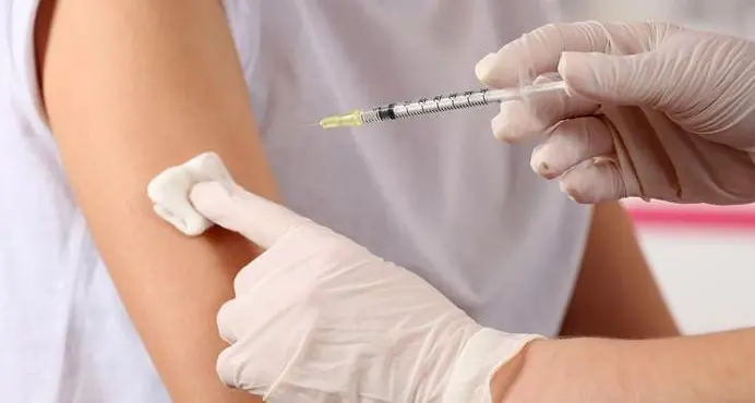 Vaccino anti Covid: in Alto Adige lo si potrà fare anche in farmacia