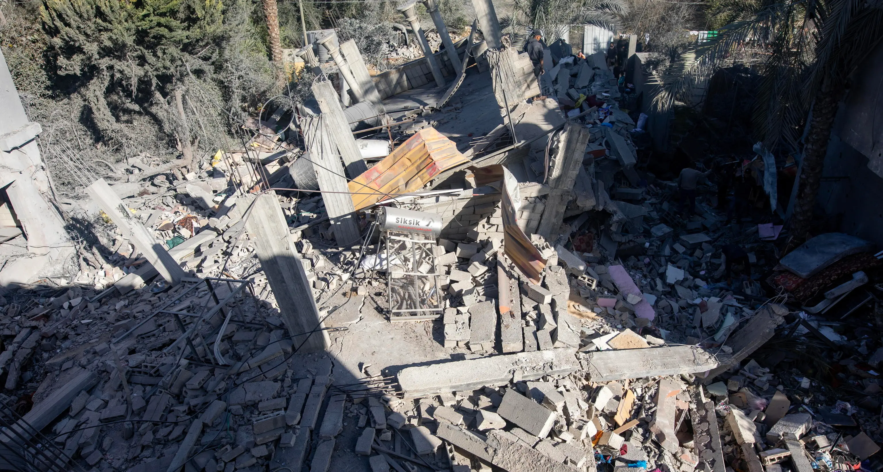 Gaza, media: 12 morti in raid di Israele su Rafah e Khan Yunis