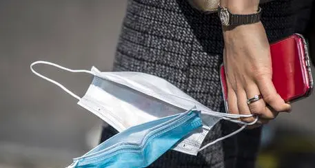 Dal primo maggio senza una proroga stop a quasi tutti gli obblighi anti-covid