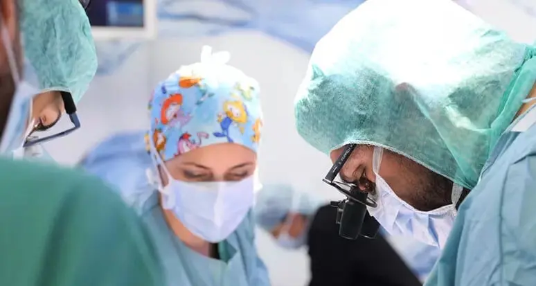 Trapiantato il cuore danneggiato: sospesi due chirurghi. La denuncia dei familiari del bimbo