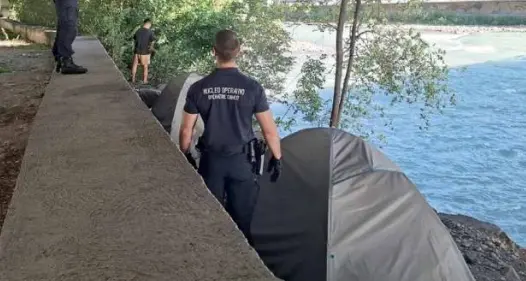 Nuovi sgomberi a Ponte Virgolo: «Ma sono lavoratori regolari senza una casa»