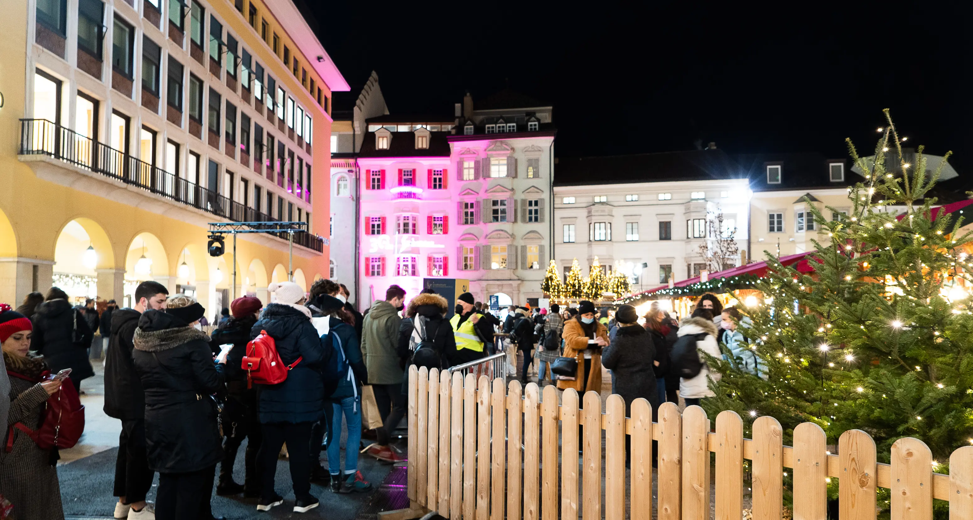 Inaugurati i Mercatini di Natale di Bolzano: l’accesso con il “braccialetto”