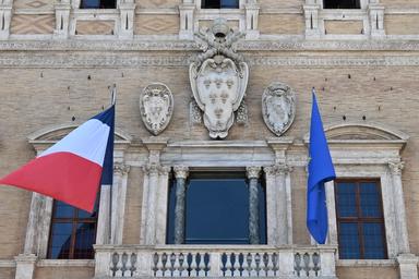 Ft, la Francia sostituisce l'Italia nelle preoccupazioni dei mercati sul debito
