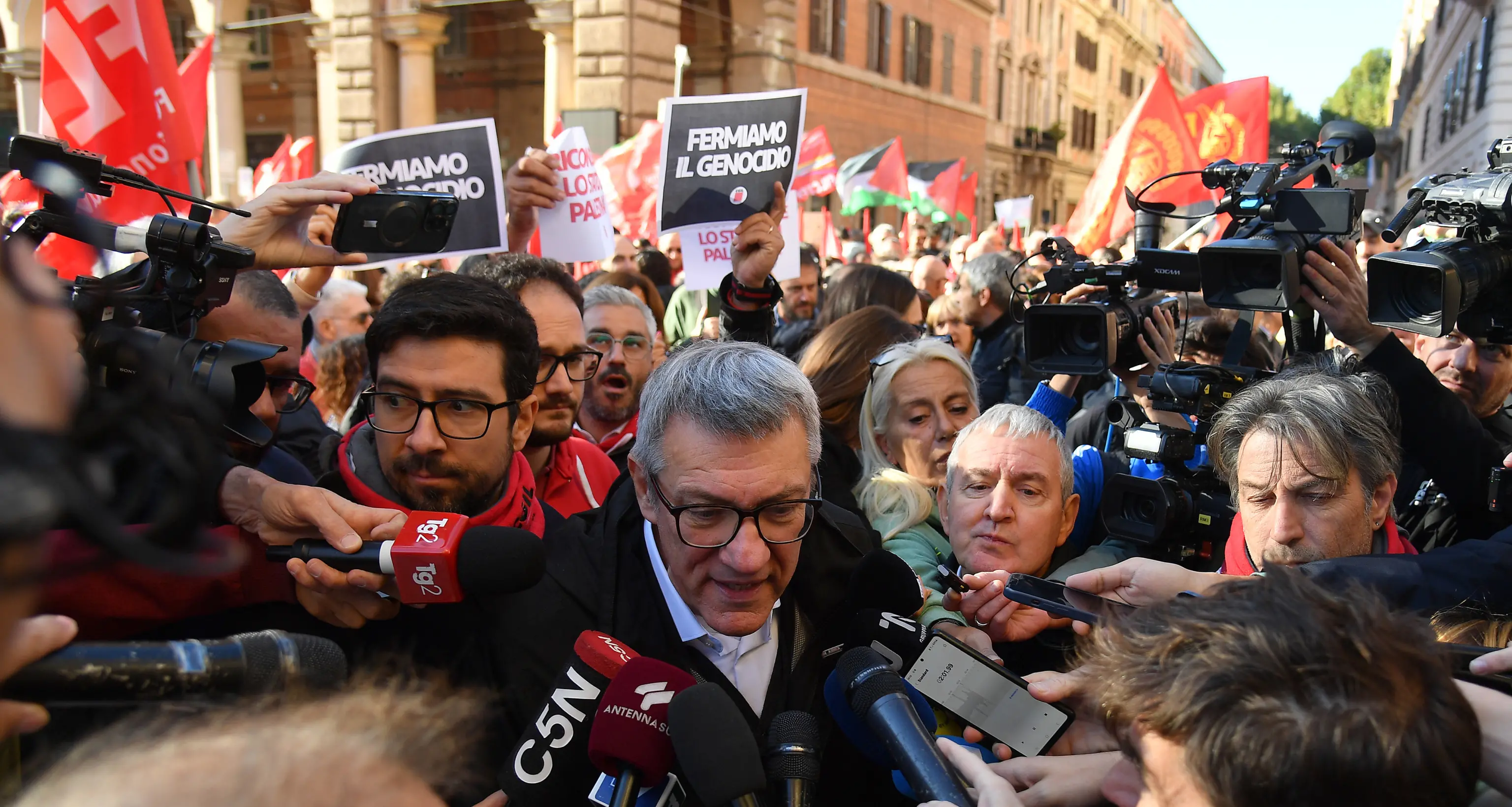 Sciopero: Cgil, più di 2 milioni di persone in oltre 100 piazze