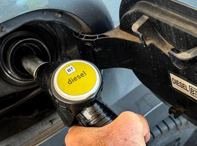 Mimit, prezzi benzina e gasolio in leggero calo, 2,035 e 2,258 euro