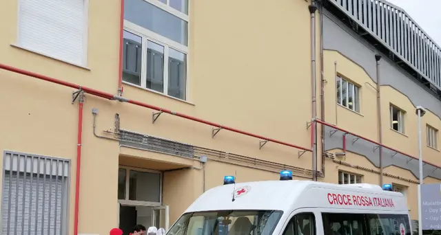 Napoli: sequestra ambulanza per soccorrere parente, preso