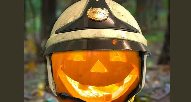 I vigili del fuoco fanno il pieno di “like” con la raccomandazione di Halloween