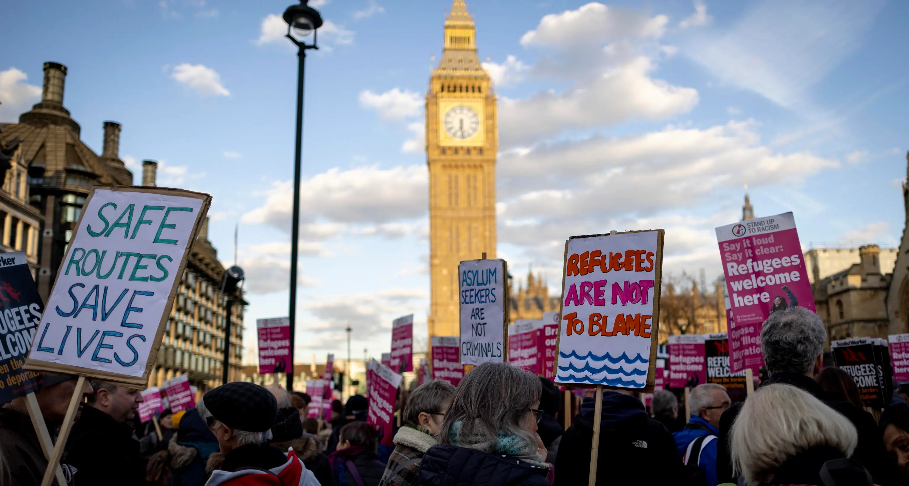 Gb: diventa legge la controversa stretta Tory sui migranti