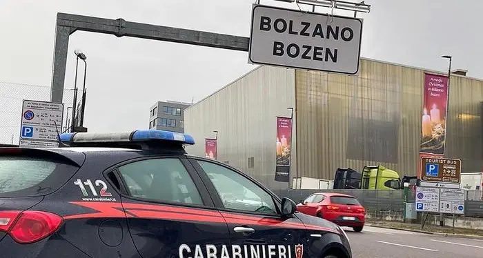 Bolzano, fermato con hashish, un coltello e documenti di altre persone