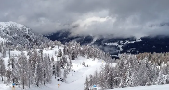 Neve abbondante in regione, ma piste da sci chiuse