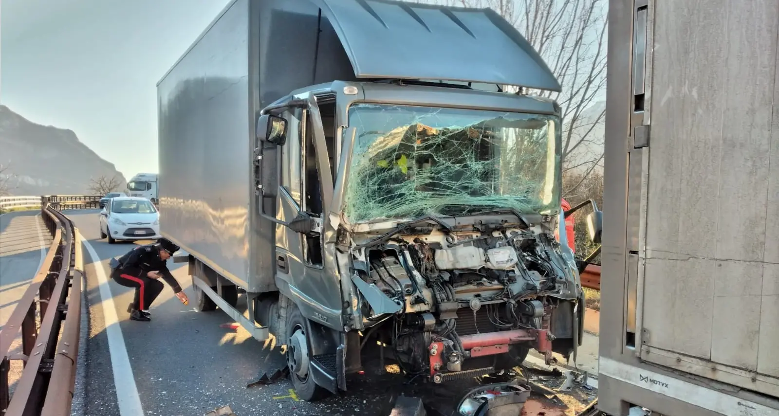Egna, tamponamento fra camion: uno trasportava bombole di gpl