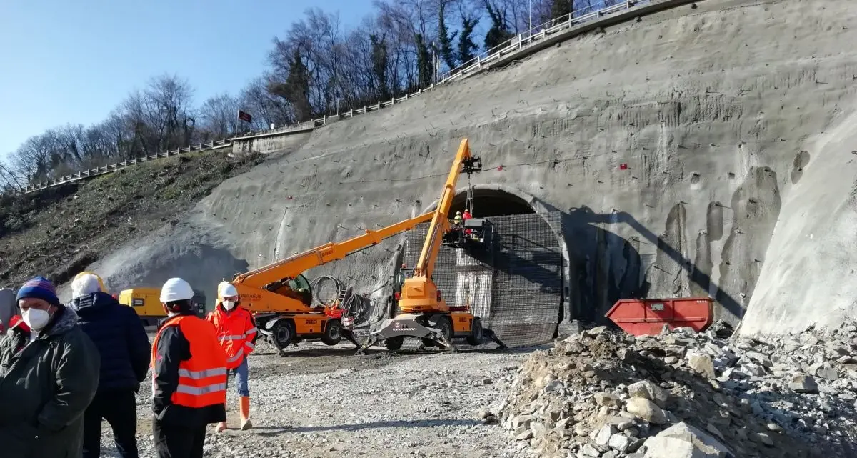 Merano, prima esplosione per il nuovo tunnel