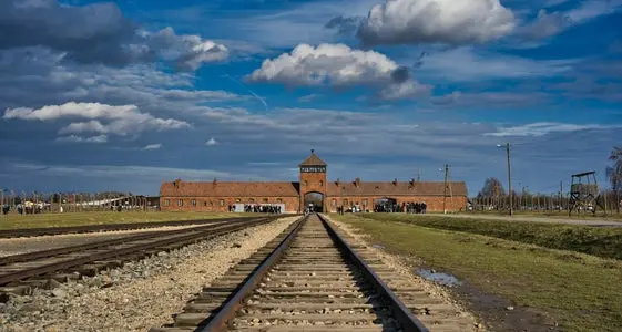 Giorno della memoria, Kompatscher: «Impegno contro ogni discriminazione e estremismo»