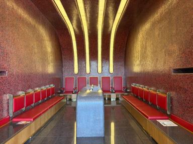 Pareti curve e sedili in pelle, riaprono le sale Mazzoni della stazione di Montecatini