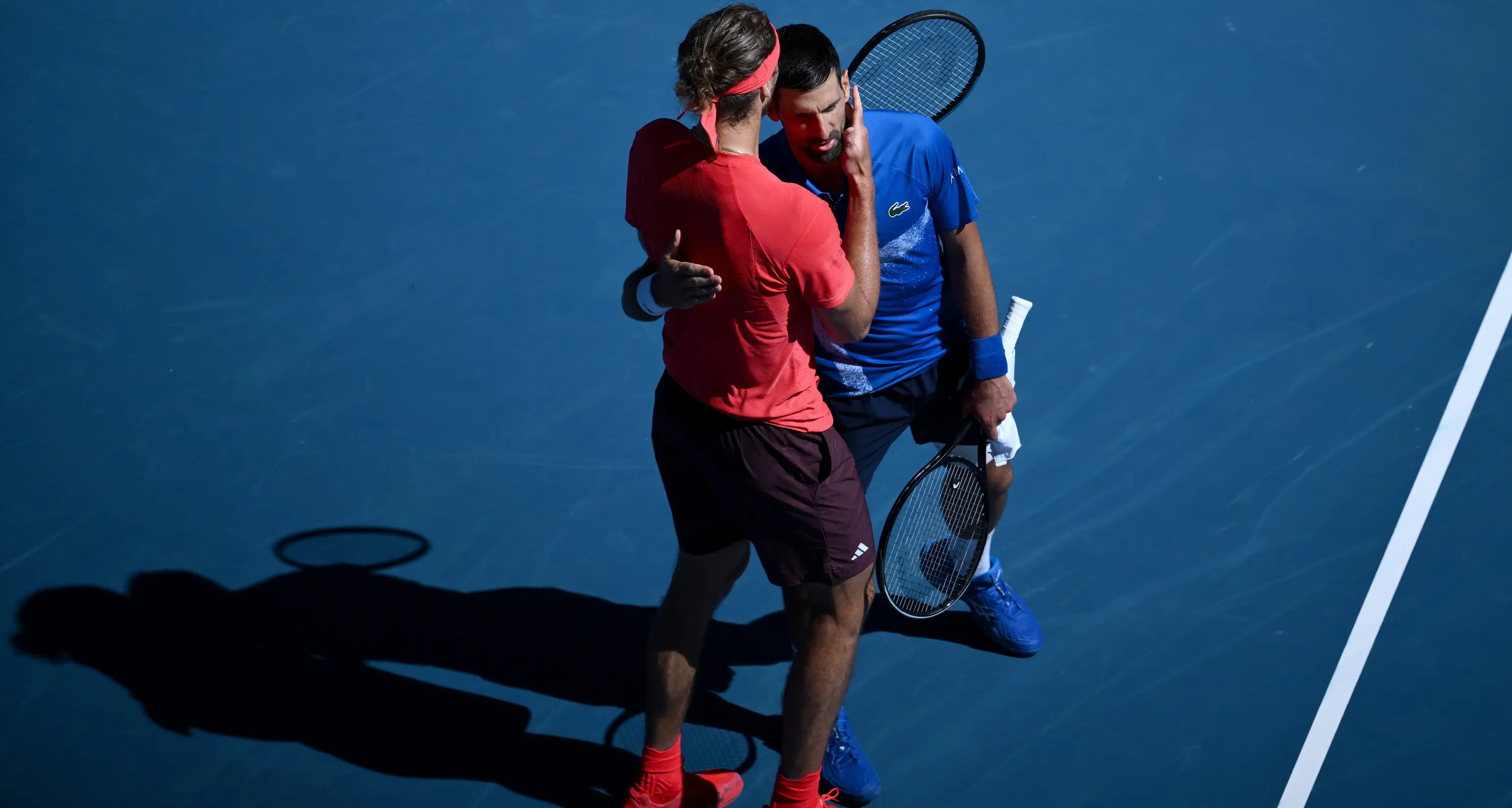 Australian Open: Djokovic dolorante lascia, Zverev va in finale